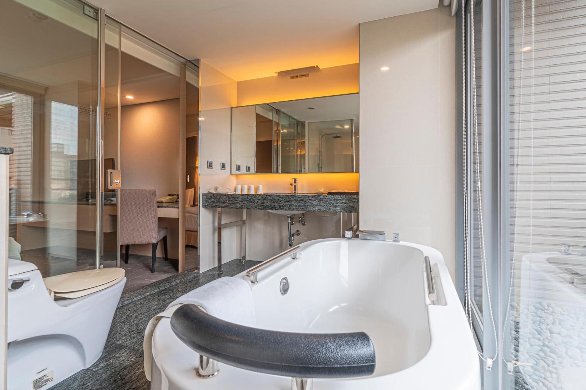 Check Inn Select Taichung Dadun Buitenkant foto