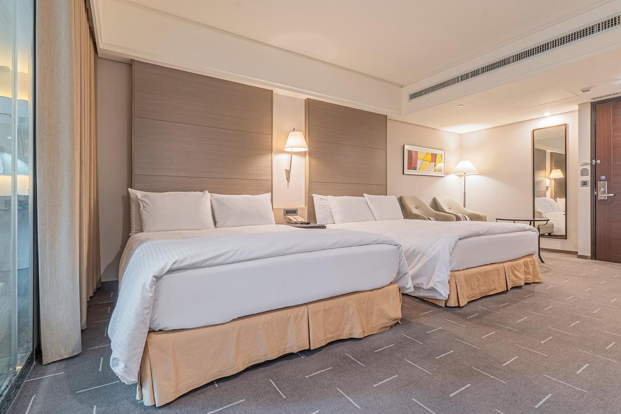 Check Inn Select Taichung Dadun Buitenkant foto